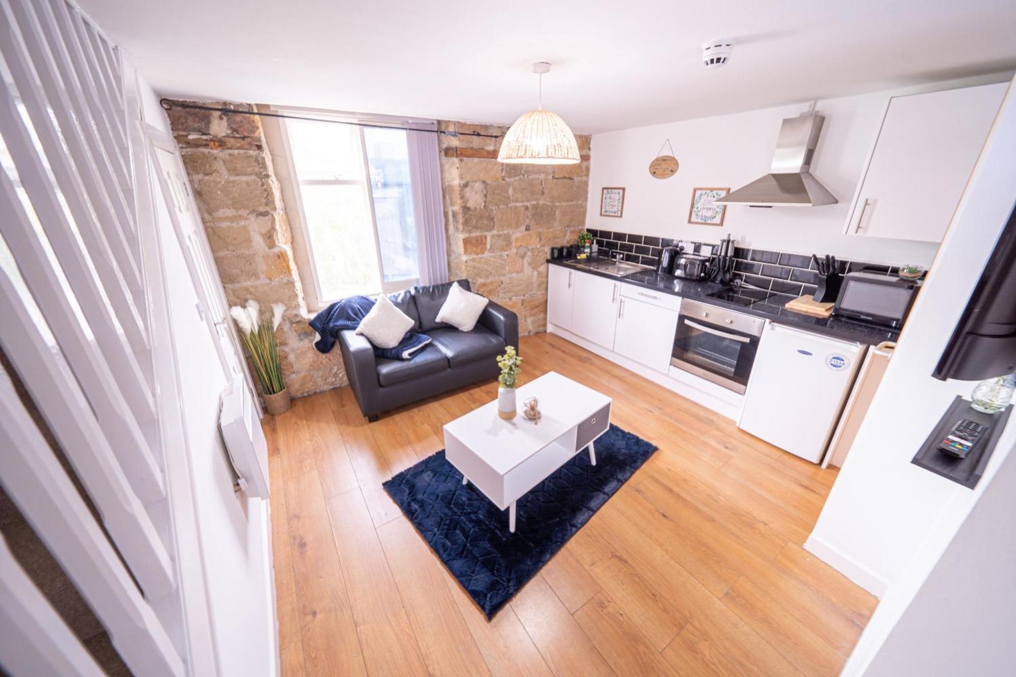 1 Bedroom Kirkstall Centre Apartment Ideal For Corporate Guests, Free Parking Leeds  Exterior photo